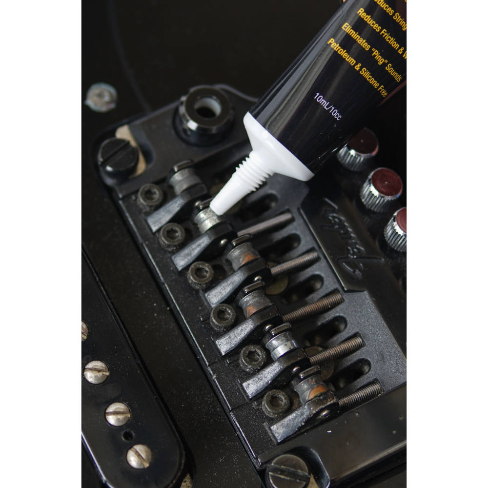 MUSIC NOMAD MN106 チューニングサポートリキッド 使用例画像2