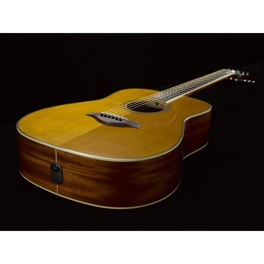 YAMAHA FG-TA VT トランスアコースティックギター 全体像