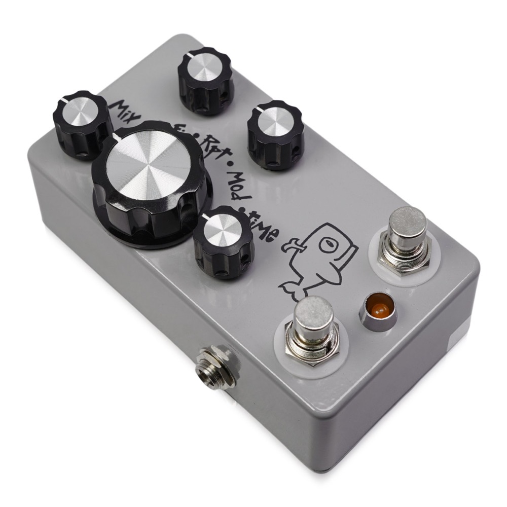Hungry Robot Pedals Moby Dick V2 ディレイ ギターエフェクター 斜めアングル画像