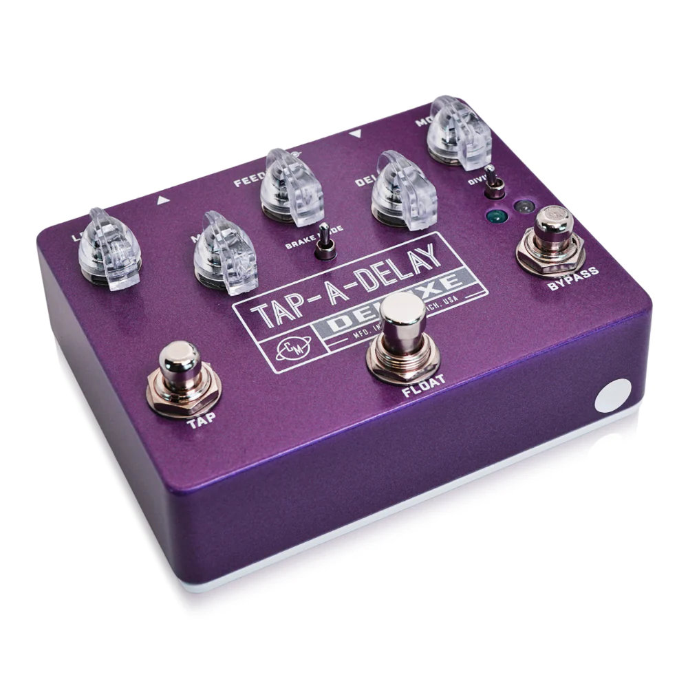 Cusack Music TAP-A-DELAY DELUXE ディレイ ギターエフェクター フットスイッチ側サイドから正面のアングル
