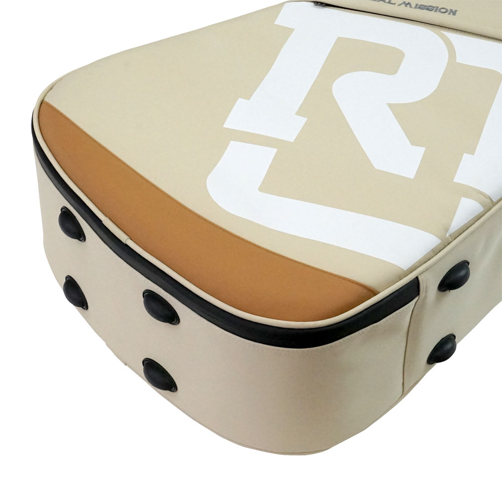 REAL MISSION(リアルミッション) Venus02-D Cream 防水 アコースティックギターケース・ギグケース・アコギケース 底面には衝撃を吸収するラバーパッドを装備