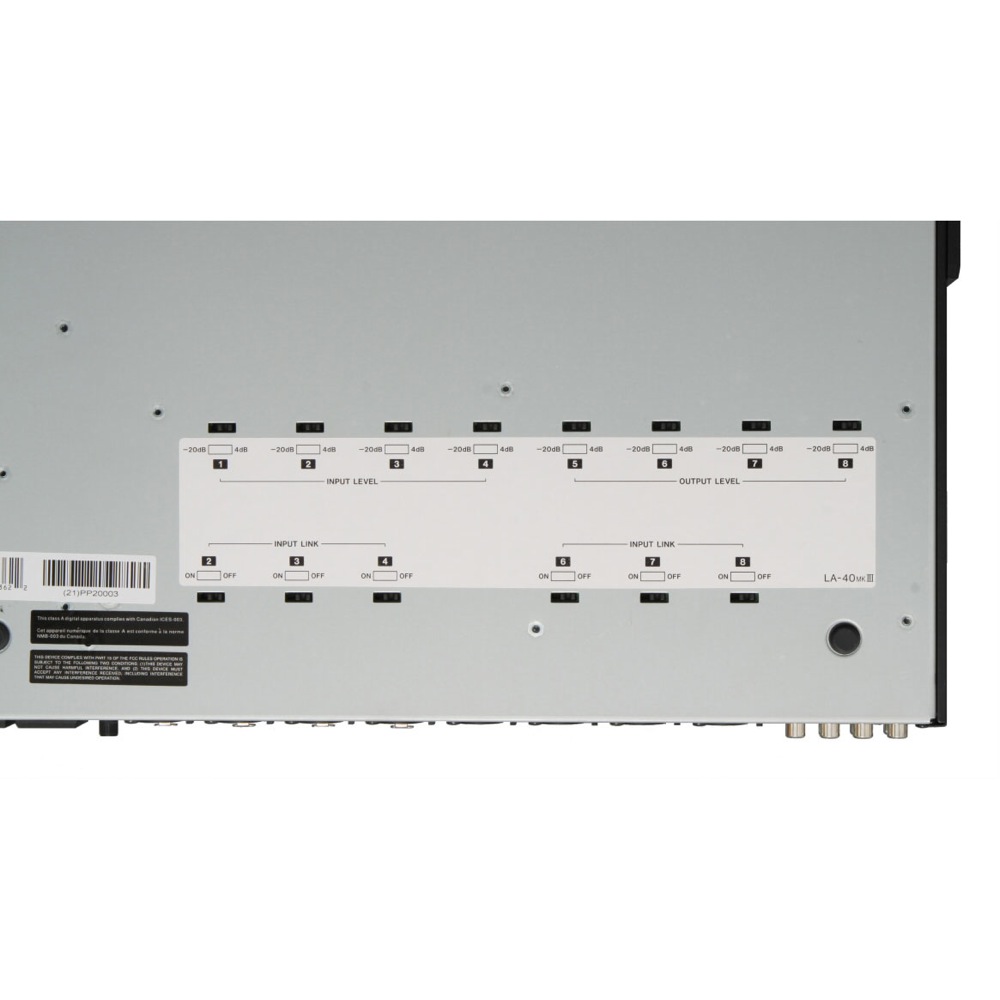TASCAM(タスカム) LA-40MKIII アンバランス バランス ラインコンバーター 底面にはバランス規定入出力レベル(+4dBu/-20dBu)の切り換えをスイッチを装備