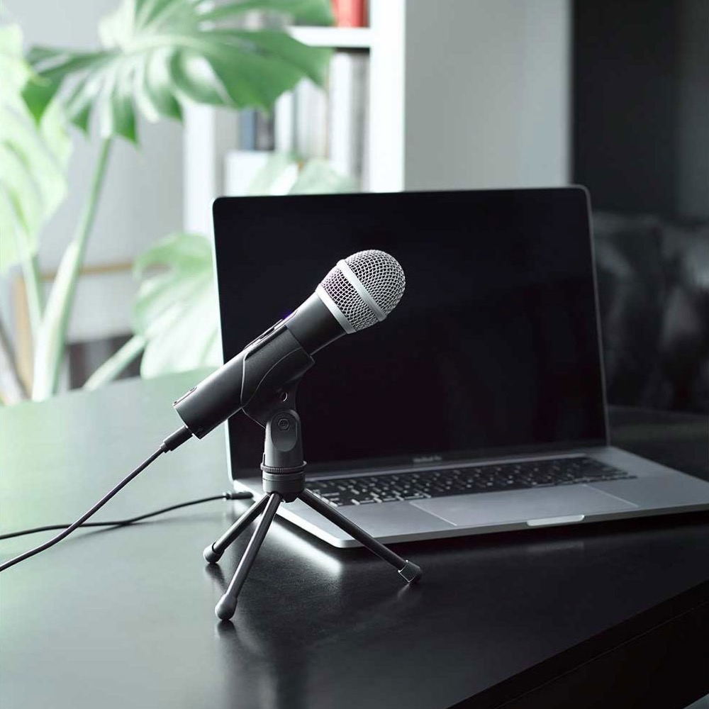 AUDIO-TECHNICA ATR2100x-USB USB/XLRマイクロホン オーディオテクニカ マイクスタンド使用時の画像