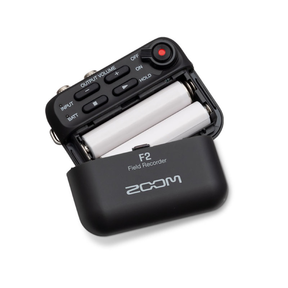ZOOM F2/B ブラック フィールドレコーダー 電源を挿入した画像