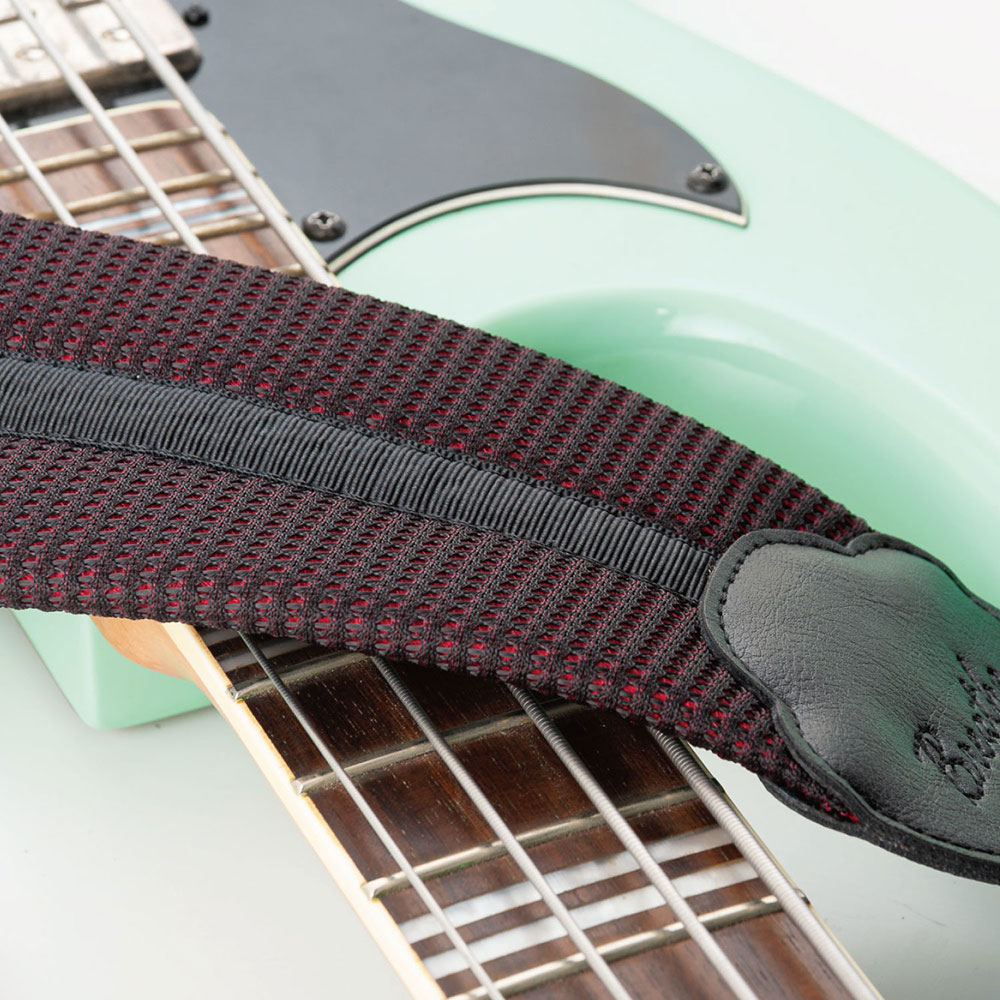 RightOn! STRAPS BREATHE ギター・ベース用ストラップ ライトオン ベースと合わせた画像