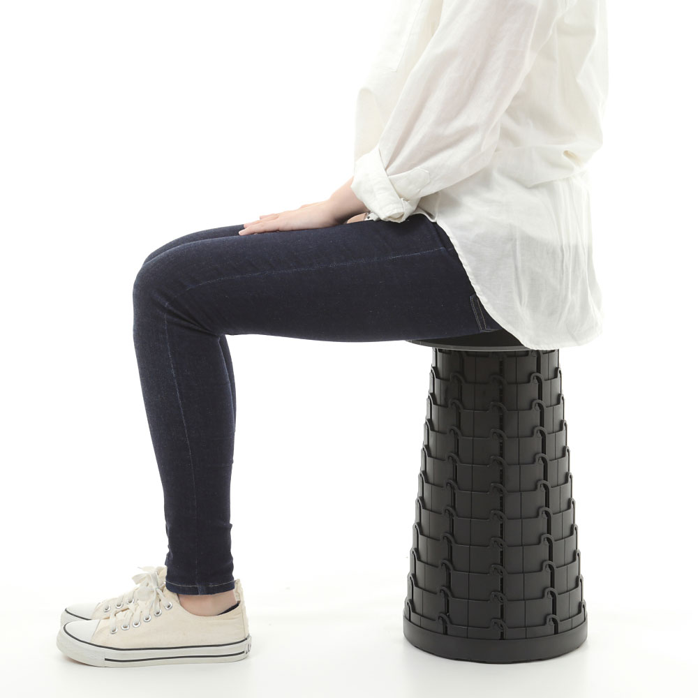Mini Max Stool Mini Max Telescoping Stool Black 伸縮式スツール 使用イメージ画像