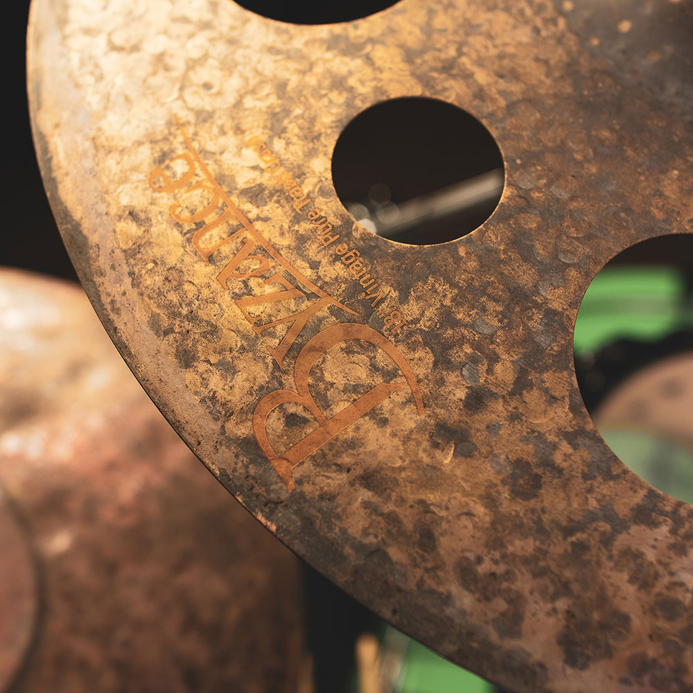 MEINL B18VPTRC Pure Trash Crash Byzance Vintage Series 18' クラッシュシンバル マイネル 穴あきシンバル スタンド設置時の画像