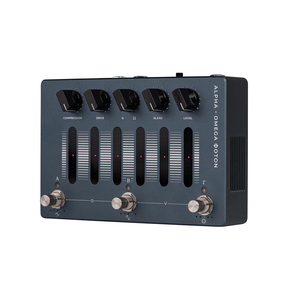 Darkglass Electronics ALPHA OMEGA PHOTON ベースプリアンプ IR機能搭載 斜めからのアングル画像