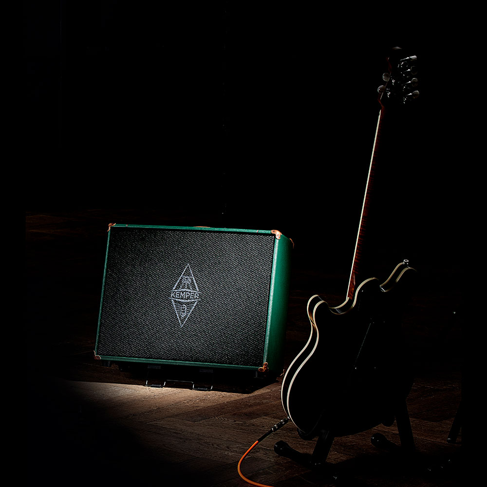 KEMPER Kabinet NEO SPEAKER 純正 スピーカーキャビネット フロアに置いた画像