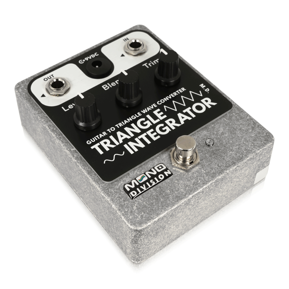 MONO DIVISION モノディビジョン TRIANGLE INTEGRATOR シンセ ブースター ギターエフェクター 斜めアングル画像