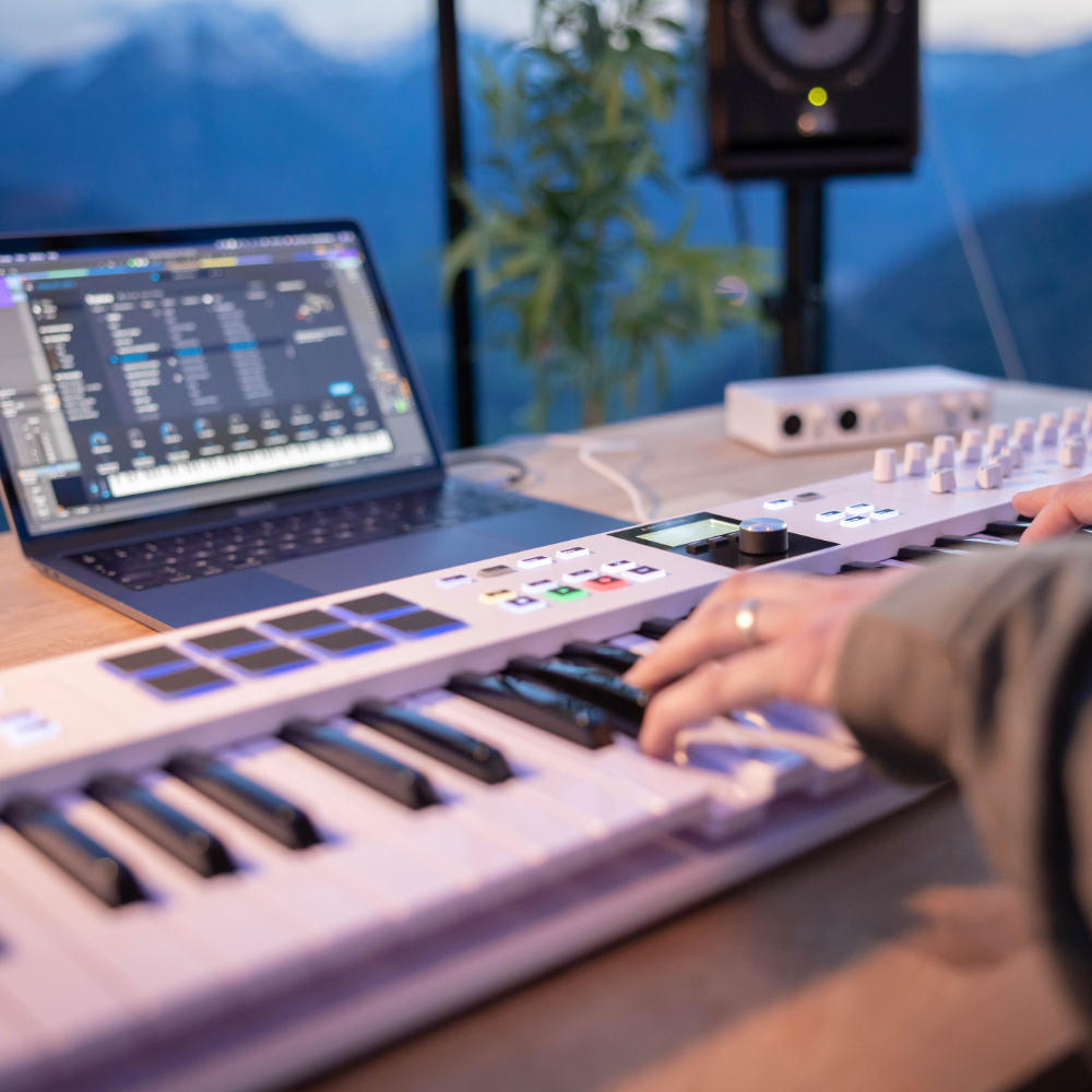 ARTURIA アートリア KeyLab Essential 49 mk3 WH 49鍵 MIDIキーボード Analog Lab Vなど豊富なバンドルソフトつき キーラボエッセンシャル イメージ画像2