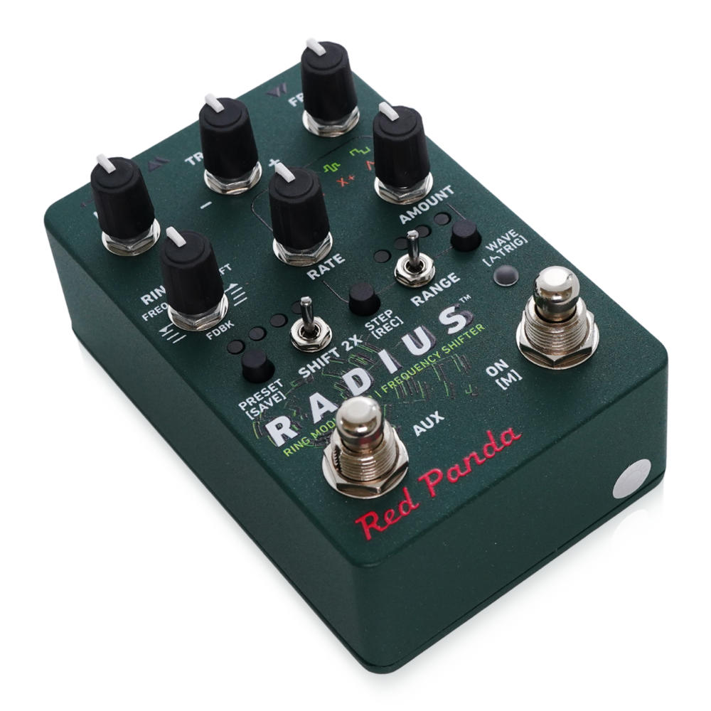 Red Panda RADIUS リングモジュレーター ギターエフェクター フットスイッチ側からのアングル