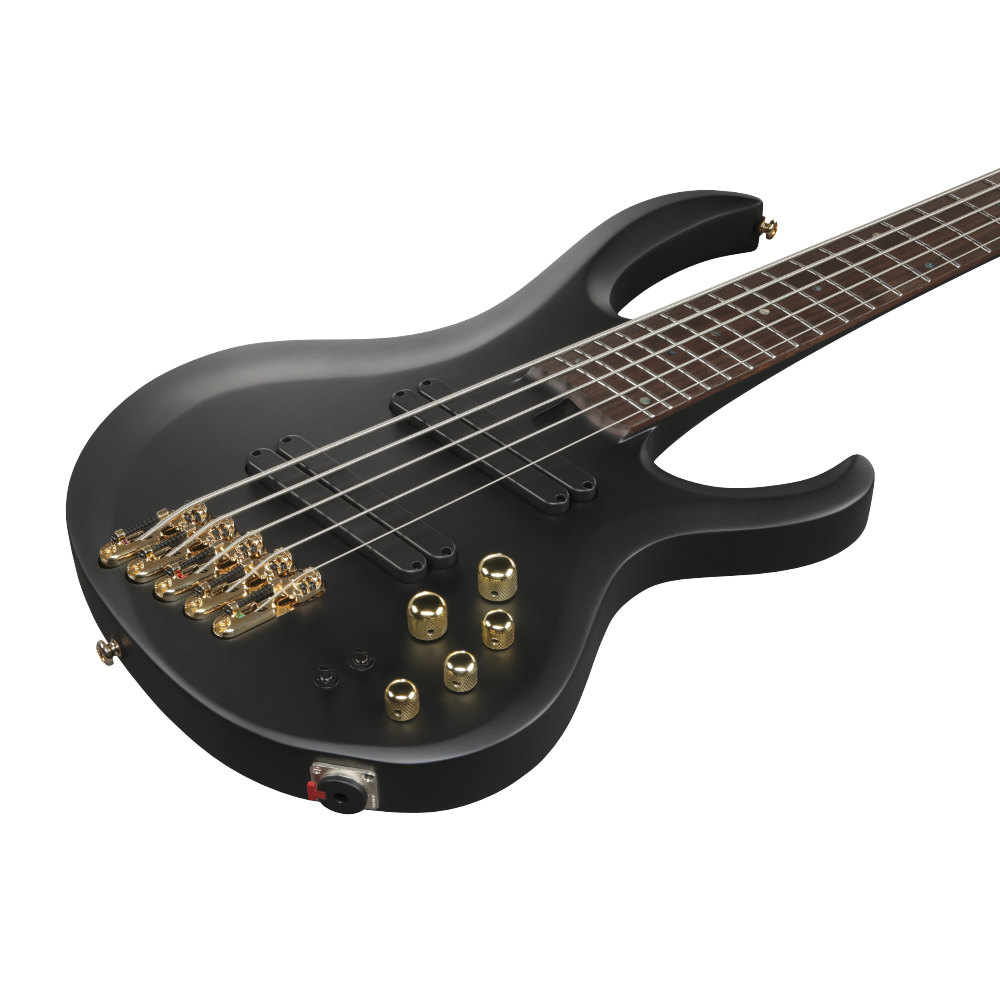 IBANEZ アイバニーズ BTB605LM-BKF Black Flat 5弦エレキベース ボディ斜めアングル画像