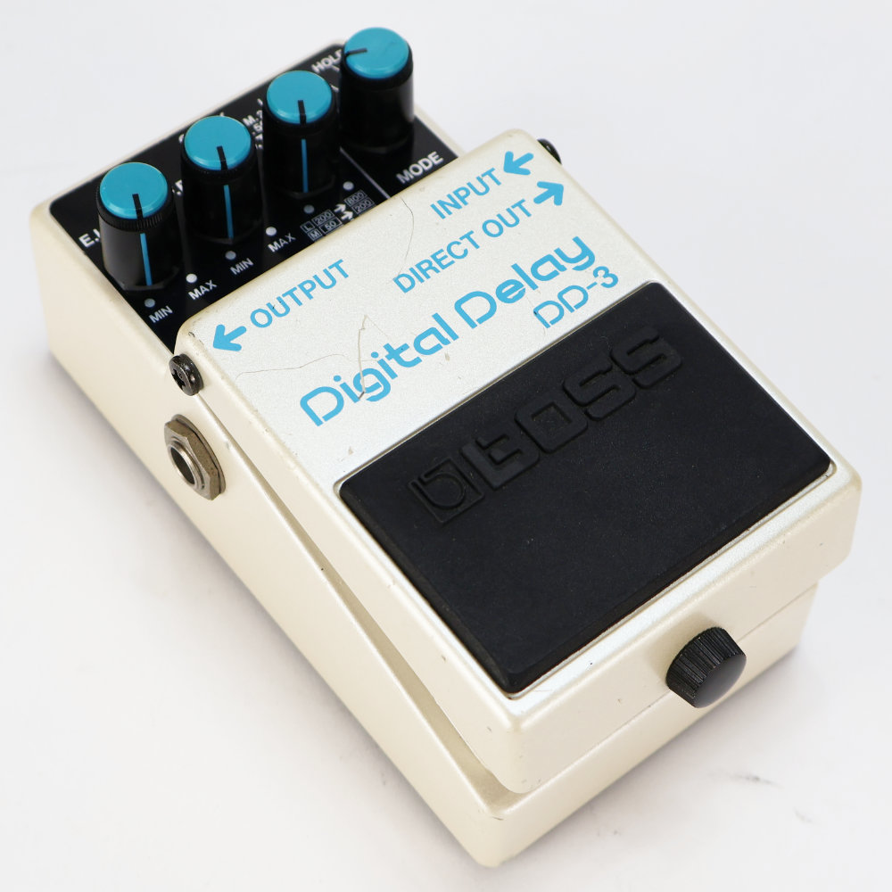 【中古】 デジタルディレイ エフェクター BOSS DD-3 Digtal Delay  MADE IN JAPAN ギターエフェクター ディレイ 本体画像 斜め 2