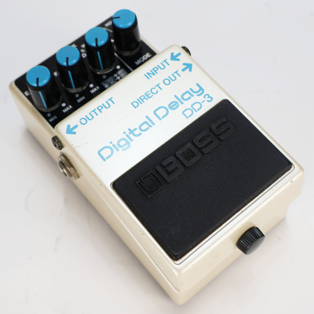 【中古】 デジタルディレイ エフェクター BOSS DD-3 Digtal Delay MADE IN JAPAN ギターエフェクター ディレイ 本体画像 斜め 2