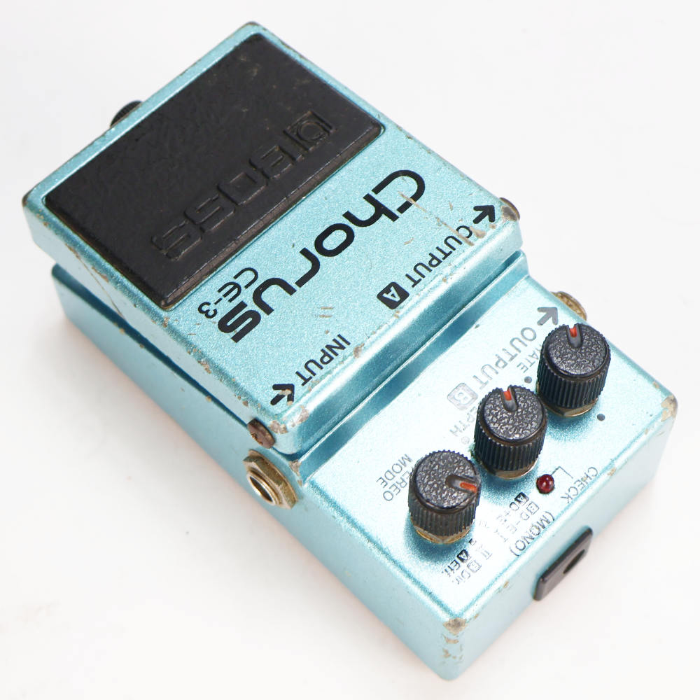 【中古】 コーラス エフェクター BOSS CE-3 Chorus Made in JAPAN ギターエフェクター 本体画像 斜め 