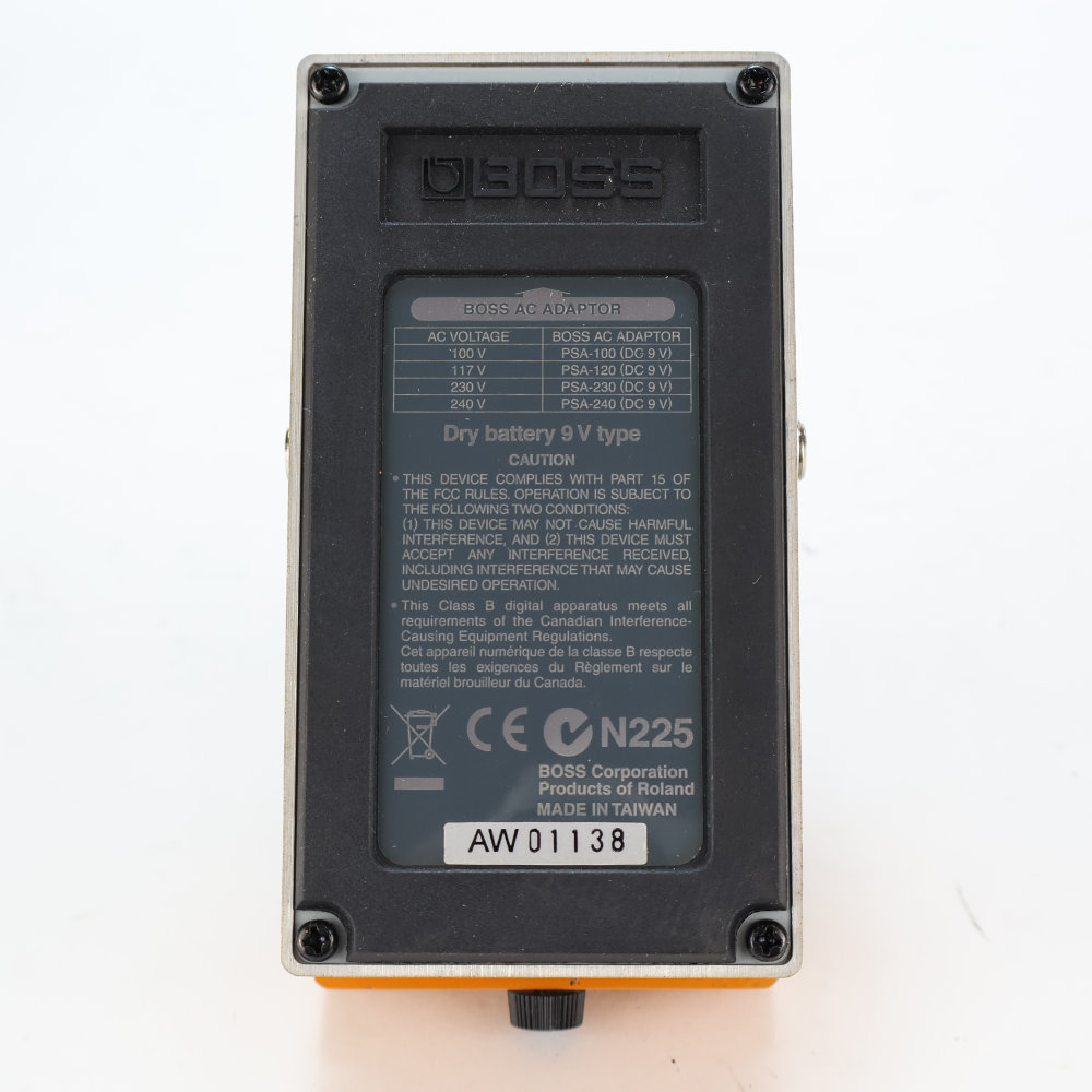 【中古】 オーバードライブ エフェクター BOSS DN-2 Dyna Drive ギターエフェクター 底面